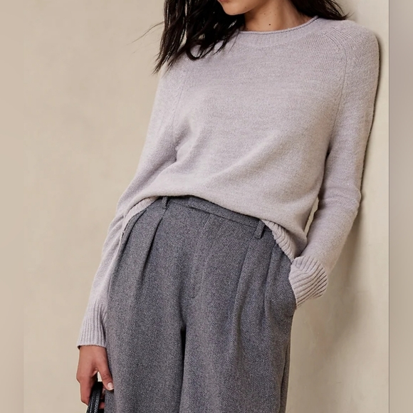 Banana Republic Sweaters - BANANA REPUBLIC Essential Pullover Sweater, Large, Heather Gray